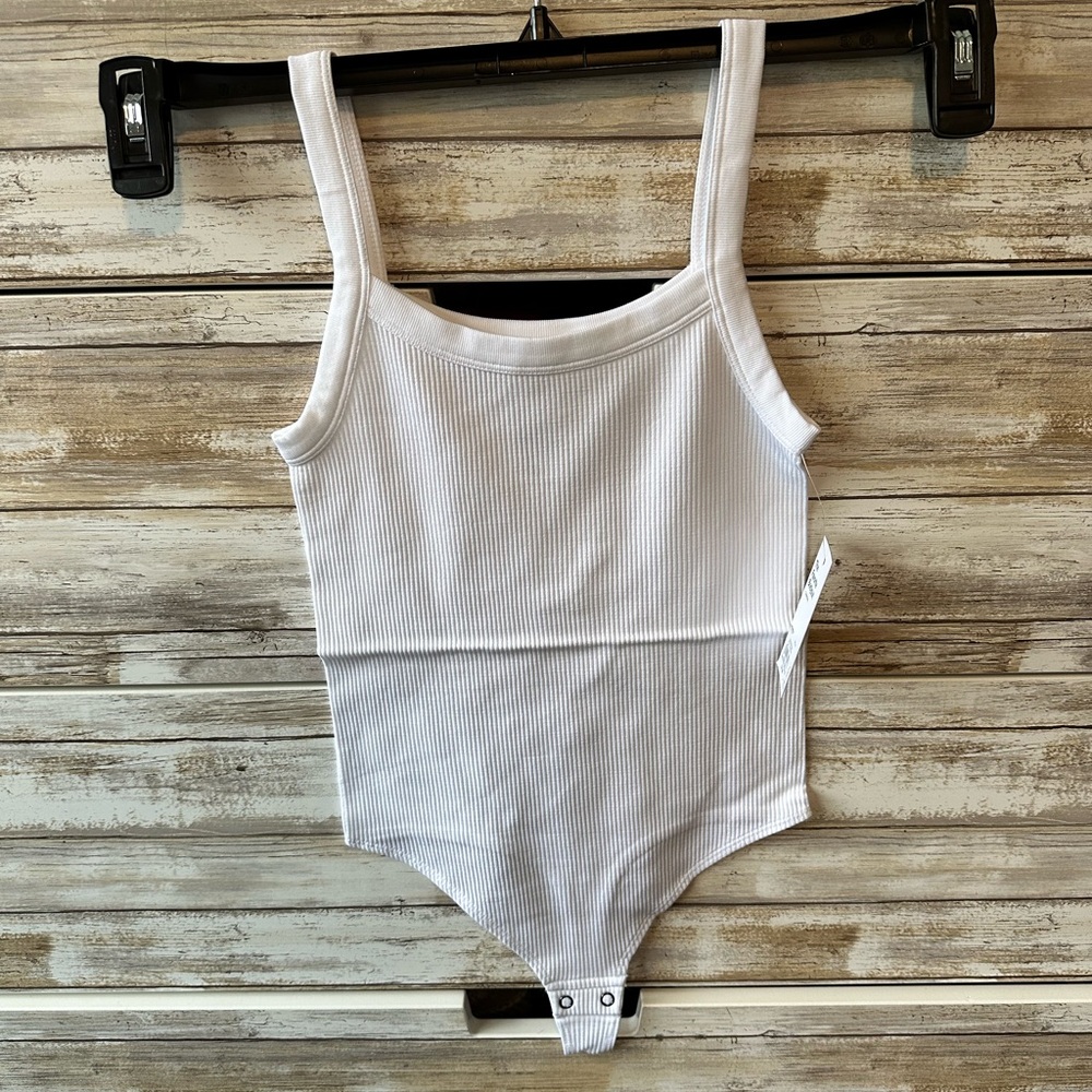 🤍 SO The Favorite Bodysuit Seamless Ribbed Tank Bodysuit NWT XS